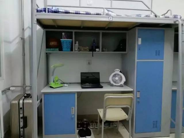 山东交通学院长清校区共有宿舍楼十余座,今年新建的11到15号宿舍楼