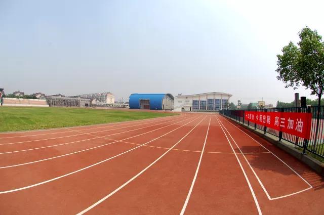 张家港塘桥高级中学(向下滑动)呈现出一派勃勃生机.