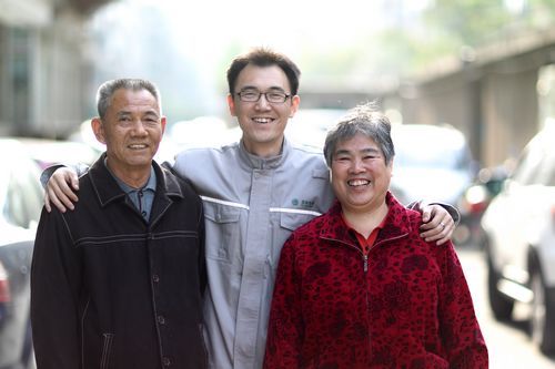 "好技工"王进——捍卫万家光明的高空舞者 苦练登上国家科技最高领奖