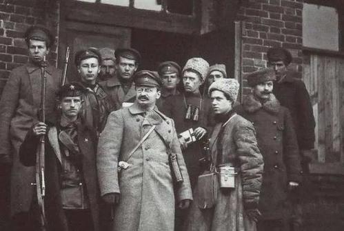 为什么苏联刚崛起斯大林就发动肃反运动