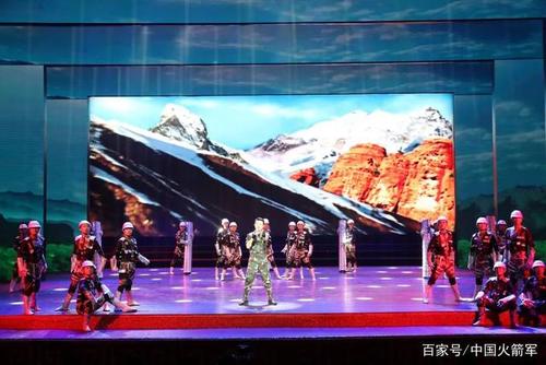 火箭军某部隆重举行 "奋进的导弹工程兵"颁奖典礼