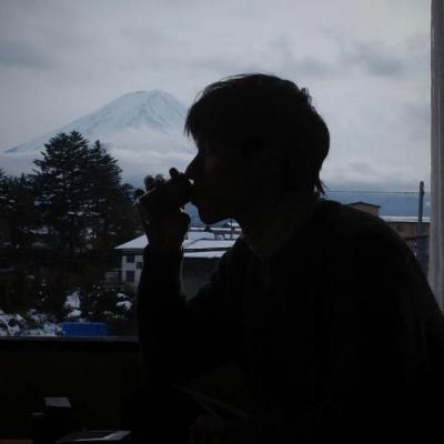 成熟高冷超酷戴帽子不露脸男生头像 宋原