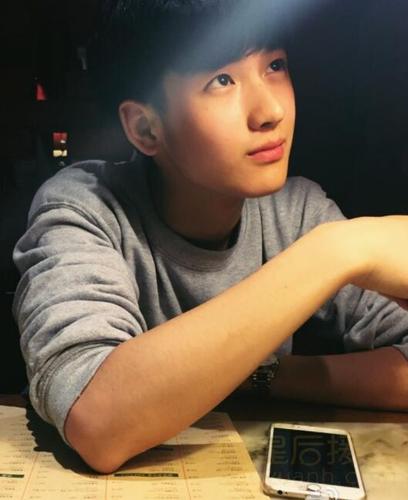 黄俊捷18岁的少年 黄俊捷图片大全
