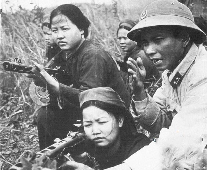 1979年打越南老街:我军一辆坦克遭遇越军坦克,双方都愣住了