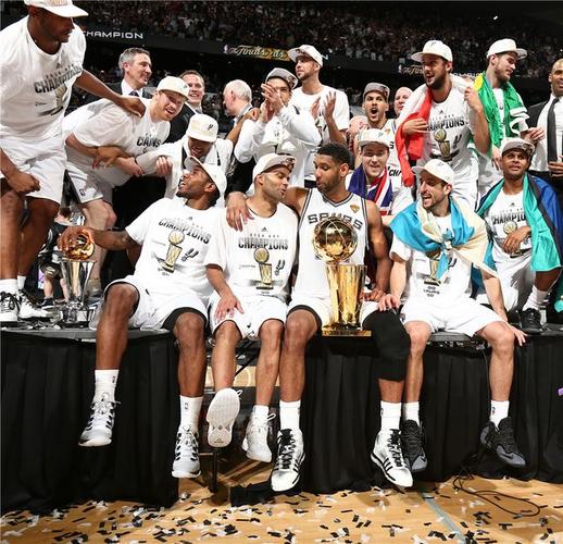 马刺获得2014年nba总冠军 颁奖图集_高清图_nba中国官方网站