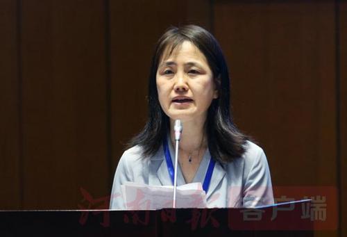 中国电子学会副秘书长王天虹致开幕词