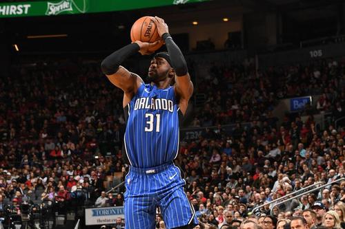 特伦斯-罗斯:下半场防守端提升了强度和对抗