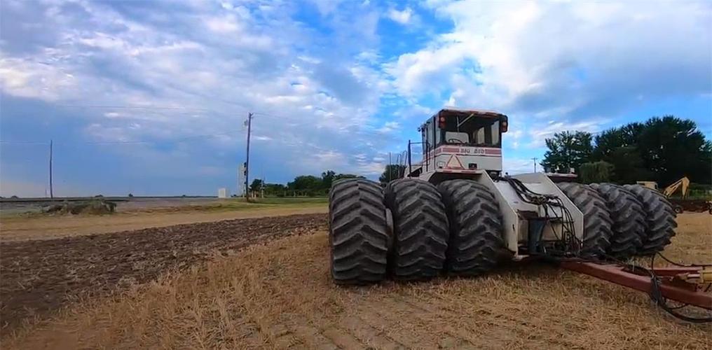 全球最大拖拉机,16缸双循环发动机1100马力,速度1小时13公里