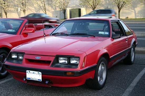 天津选车导购    鉴于前两代车型的成功,福特迫不及待的在第二代野马