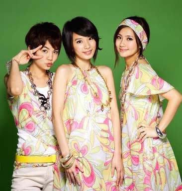 911she成员ella晒合照庆生令人羡慕的姐妹情