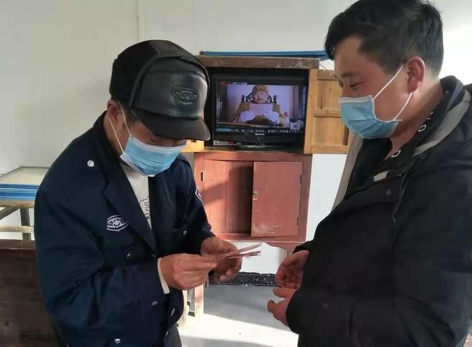 (仙源乡残疾人王乃春在捐款)