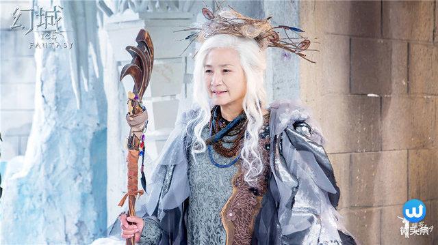 沈海蓉扮演《幻城》中的人鱼圣尊,是人鱼族的至尊圣者.