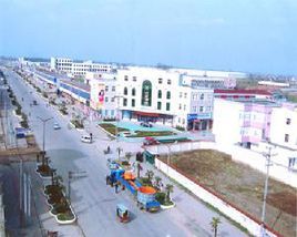   三十铺镇地处六安东大门,东距合肥市50km,西距六安市区10km,属