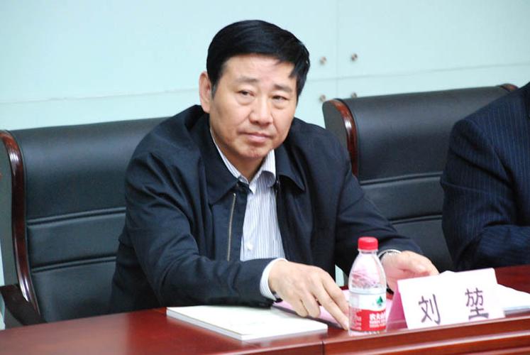 济南市教育局刘堃副局长出席开题仪式