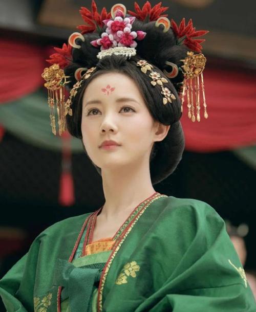 古装剧穿绿色嫁衣的新娘:赵丽颖,倪妮精致华丽,周也却