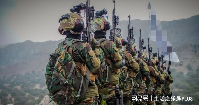 外形神似美军特种部队:塔利班精锐全副武装,清一色美械装备