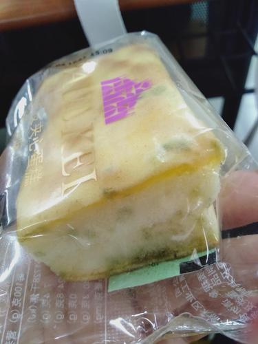 保质期内的包装蛋糕发霉了