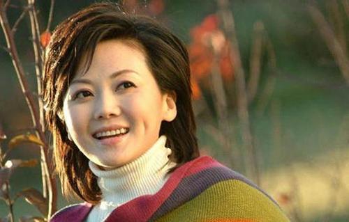 央视新闻才女柴璐,清华大学硕士毕业,43岁依旧单身无人敢追