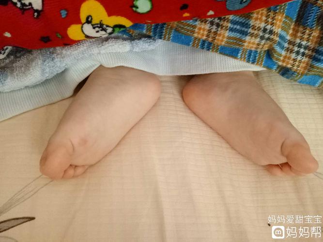 【晒我家宝宝之小脚】 可爱小脚丫