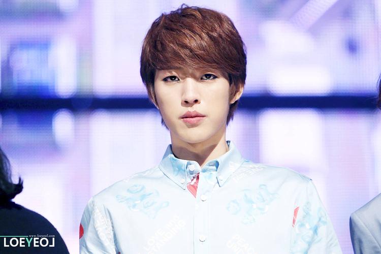 seongyeol),1991年8月27日出生于韩国京畿道龙仁市水枝区,韩国男歌手