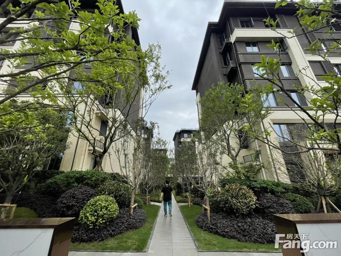 从经发龙湖云峰原著现场发来5条项目新消息请查看