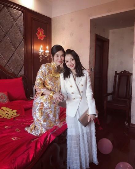 这位超女今天大婚,场面壕的流油,但李宇春张靓颖何洁