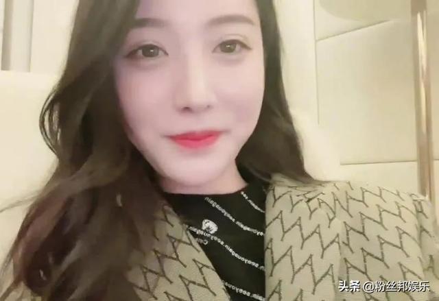 虎牙电母林真心晒孕照,自曝孩子已经出生,网友:原来是奉子成婚