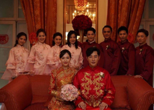 结婚穿中式婚服,刘诗诗比唐嫣还没,吴奇隆真是个幸福