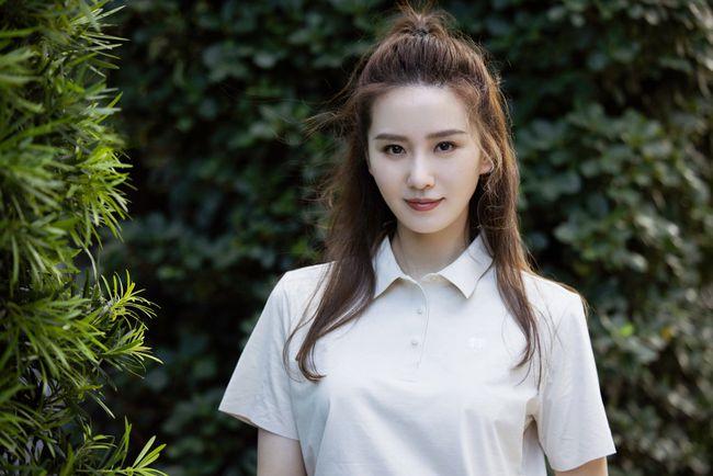 刘诗诗半马尾运动造型简单干练