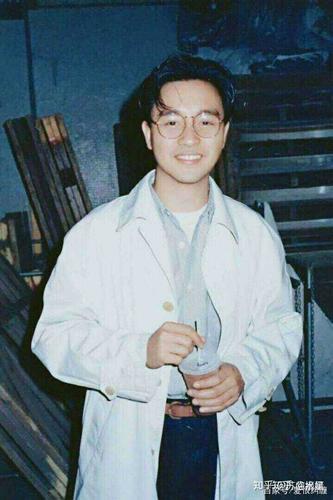 能不能科普一下张国荣各种发型名称以及怎么留