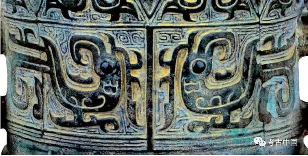 宝鸡青铜器博物院藏西周方鼎上的变形凤鸟纹