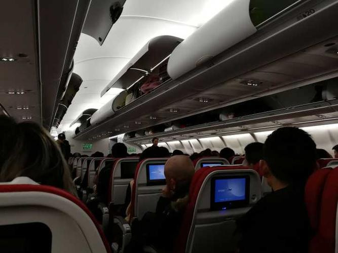 你在坐飞机过程中遇到最奇葩的经历是什么?