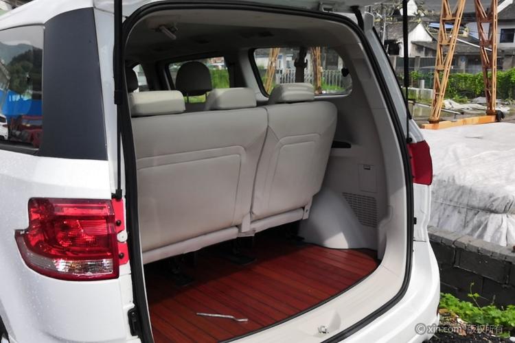 上汽大通g10后备箱