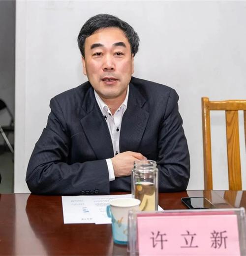 4月28日晚,梁溪区就威孚地块召开征拆工作现场推进会,区委书记许立新