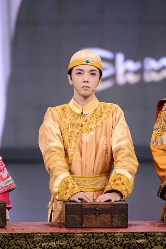 王牌》打出了"家族"的概念,邀请到"熟面孔"沈腾,贾玲和综艺新人华晨宇