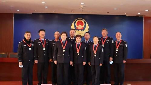 鹿泉监狱为到龄退休干警举办光荣退休仪式