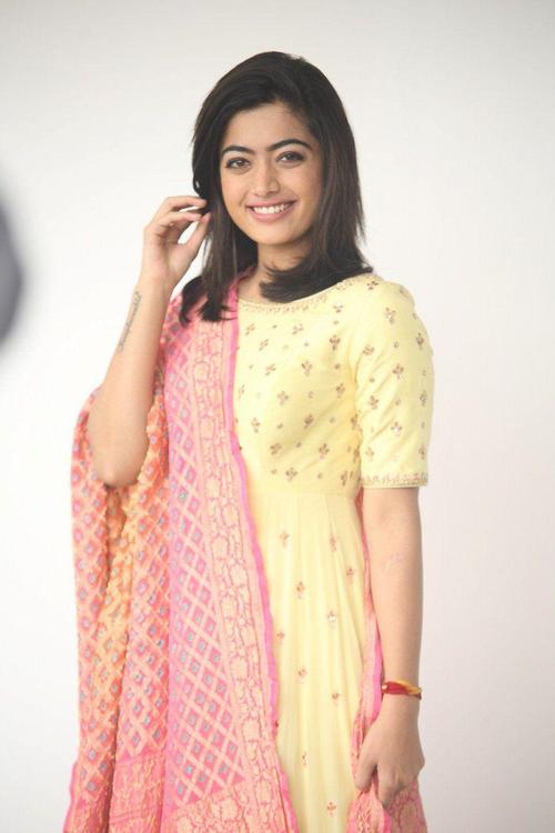 gorgeous & beautiful actress rashmika mandanna latest stills