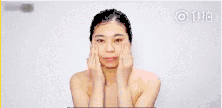 step4:用无油乳液按摩脸部,晒后敏感的皮肤可以多层叠加,进一步补水