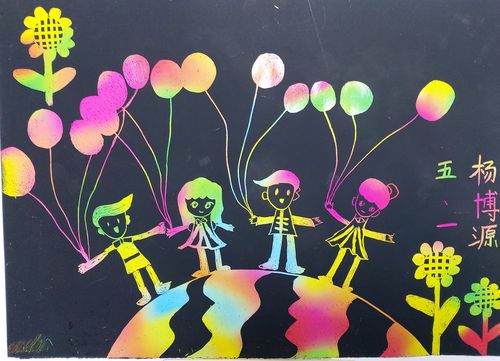 《在快乐的节日里》绘画作品展示