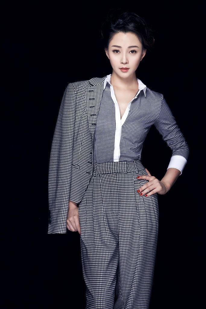  p>殷桃,1979年12月6日出生于重庆市,中国内地女演员,毕业于 a target