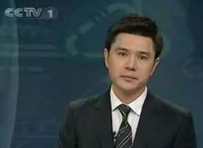 初中辍学当保安,十几岁遭受父亲意外病逝后,逆袭成央视主持人!