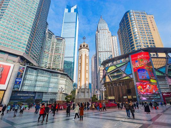 曼哈顿酒店公寓解放碑洪崖洞店位于重庆市渝中区八一路9号帝都广场b座