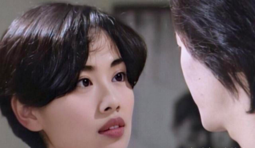 49岁陈松伶的乘风破浪被骗钱患癌症她的苦都被婚姻治愈了