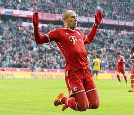 逗妹吐槽:罗本滑跪落下关节炎