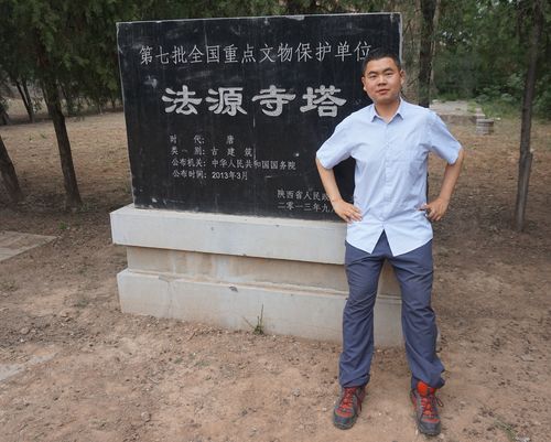 我和家人经过富平,离开李重俊墓和王贲墓之后美原镇,远远就望见法源寺