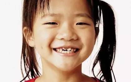 孩子为什么牙越长越歪人越长越丑