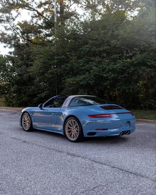 保时捷911敞篷版,这个颜色很少见