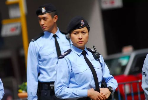 这顶优雅的贝雷帽就是代表ptu,是香港独有的半军事训练的应变及防暴