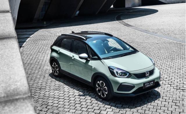 月销连续破万,领跑小型轿车销量榜,这辆车引领两厢车新热潮