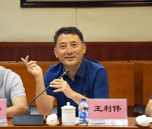 县长王利伟一行赴上海市浦东新区考察学习